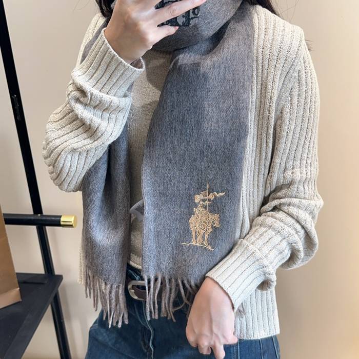 バーバリー 息をのむ美しさ、まとっても巻いても美しい。デザイン性抜群 30x180cm