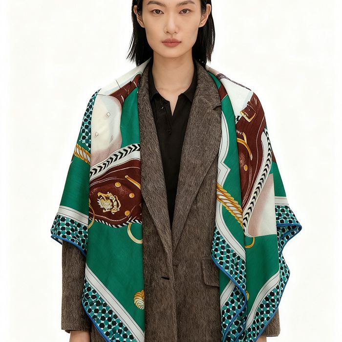 エルメス 140プレミアムシルクカシミヤ両面同色ストール。70％カシミヤ30％シルク 140x140cm