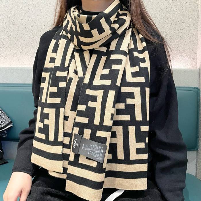 フェンディ カップル向けスカーフ 180x32