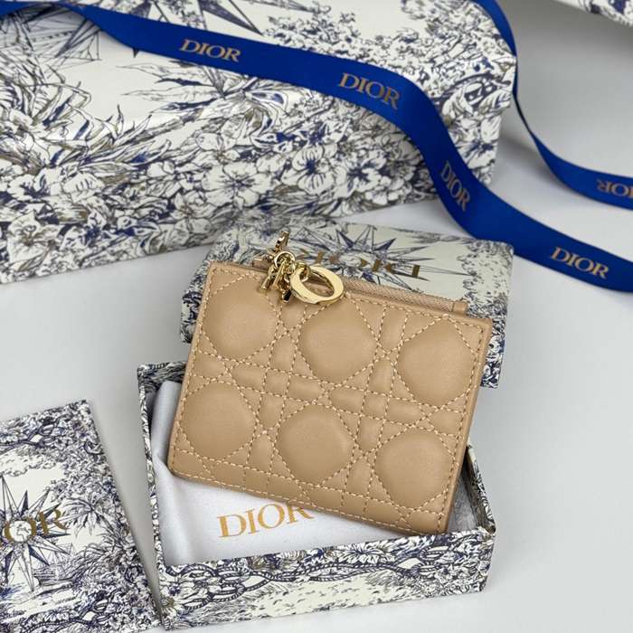 DIOR S6037UBHZ カロ?ダリア 長財布 藤編みラム革 サイズ:11.5x9cm