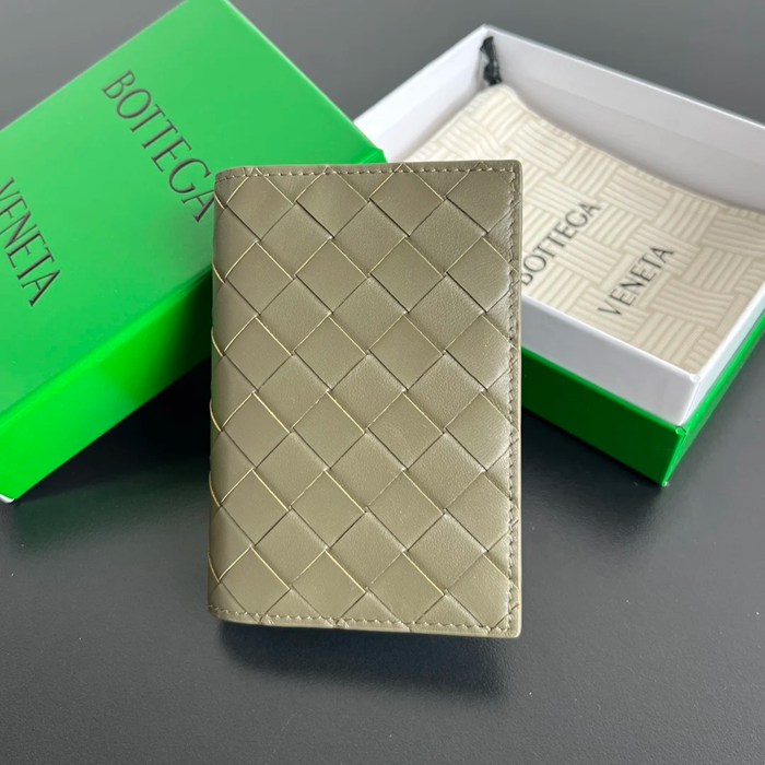 BOTTEGA VENETA BV 607482 新作パスポートケース 編み牛皮 13.3x9.5cm サイズ:13.3x9.5cm