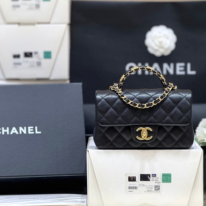 CHANEL カーフレザー 荔枝紋 ブラック×ゴールド 斜め掛けバッグ クラシック 小 19.5×12×6.5cm サイズ:19.5×12×6.5cm