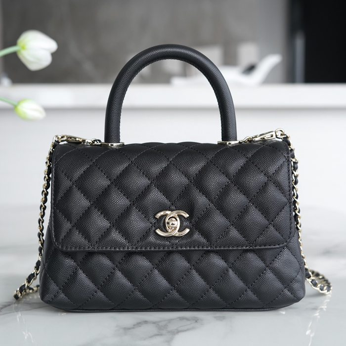 CHANEL カーフレザー ブラック×ゴールド チェーンバッグ クラシック ヴィンテージ 24×14×9cm サイズ:24×14×9cm