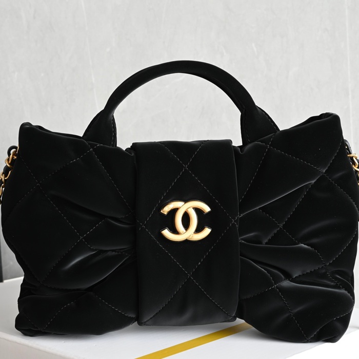 CHANEL ナイロン ブラック×ホワイト×ゴールド ヴィンテージ 小 26×18×5cm サイズ:26×18×5cm