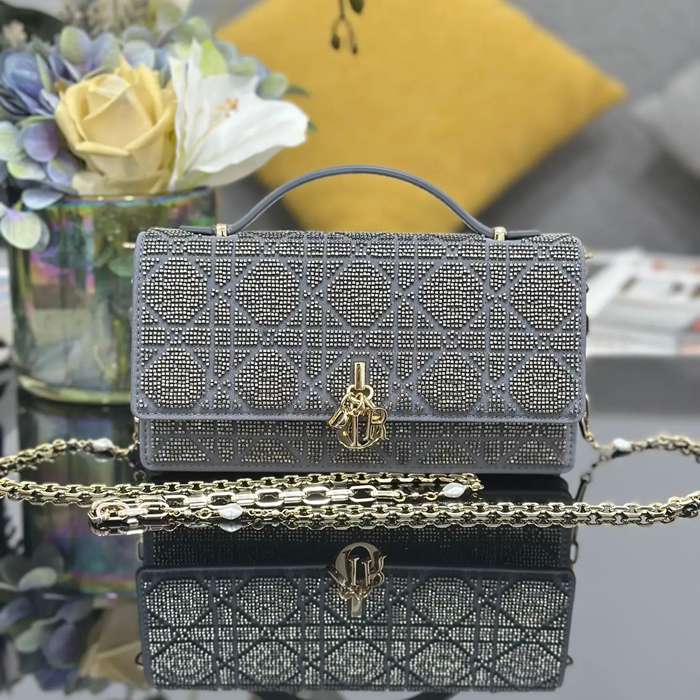 DIOR チェーン 刺繍、レター グレー、ベージュ 斜め掛けバッグ、ショルダーバッグ、ハンドバッグ 新作 クラシック 21.0x11.5x4.0cm サイズ:21x11.5cm