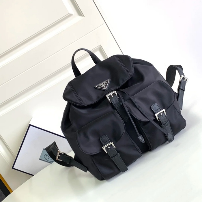 Prada レディース ナイロン リュック ナイロン ブラウン 1BZ811 サイズ:32x30x15cm