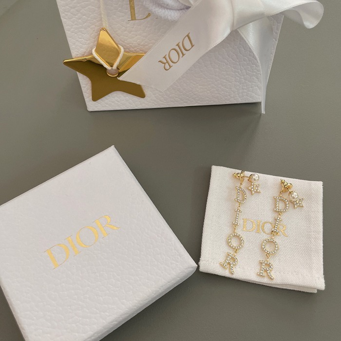 ディオール スタイル ピアス レター