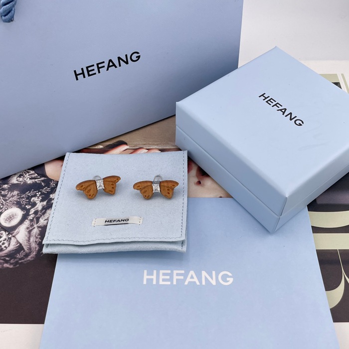 ヘリテージ スタイル ピアス バタフライ