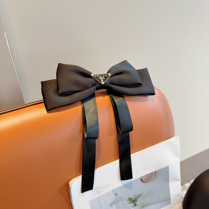 プラダ スタイル ヘアクリップ ボウ