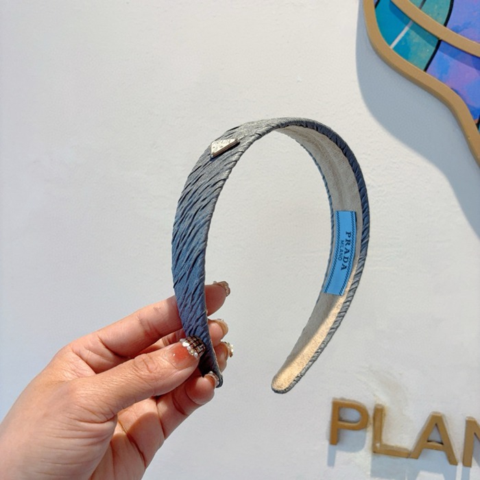 プラダ スタイル ヘアバンド レター