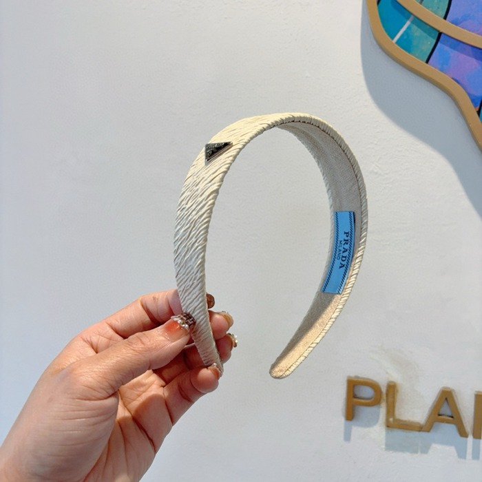 プラダ スタイル ヘアバンド レター