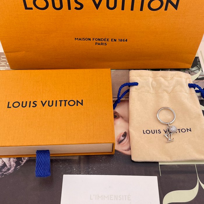 ルイ ヴィトン スタイル リング クリスタルボール