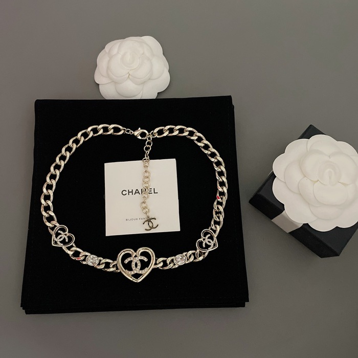 ネックレス C ハートチョーカー（3ハート）— 透かしハート×滿鑽ダブルC、上品でモダン、全シリーズ展開