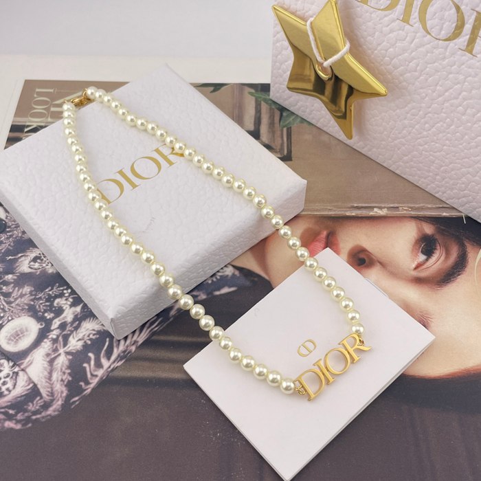 ネックレス D アルファベットパールネックレス — ワイヤレスパールデザイン、アートピースのような存在感、仙気あふれる仕上がり