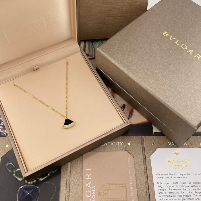 ネックレス Bvlgari ブラックオニキススカートネックレス — 劉亦菲着用、真金真珠対応可、手作業による石留め、背面ディテー