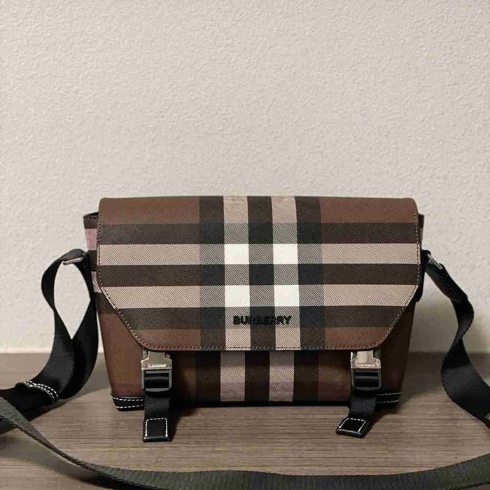 BURBERRY メッセンジャーバッグ ブラウンチェック メンズ 29×17.5×8.5cm