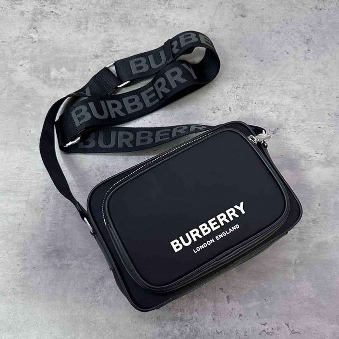BURBERRY ショルダーバッグ ECONYL ナイロン メンズ 22.5×16×6.5cm