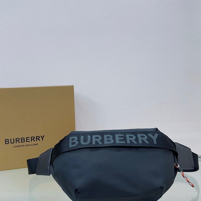BURBERRY ウエストバッグ ナイロン ジャカード メンズ 31×17×7.5cm