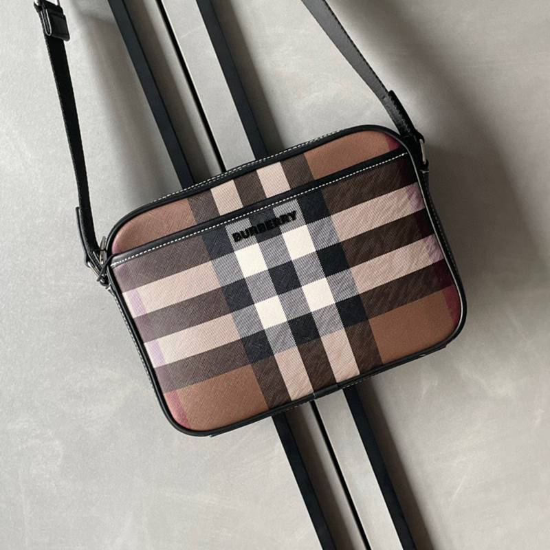 BURBERRY ショルダーバッグ チェック レザー メンズ 25×18×5cm