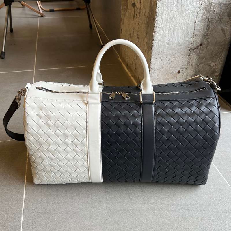 BOTTEGA VENETA イントレチャート レザー トラベルバッグ メンズ 50×27×24cm