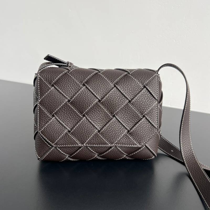 BOTTEGA VENETA ディアゴ ショルダーバッグ ユニセックス 22.5×16.5×5.5cm