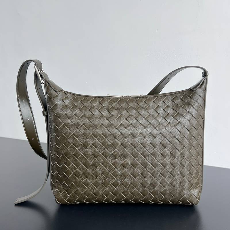 BOTTEGA VENETA トラベラー ディアスキン ホーボーバッグ ユニセックス 35×29.5×8.5cm