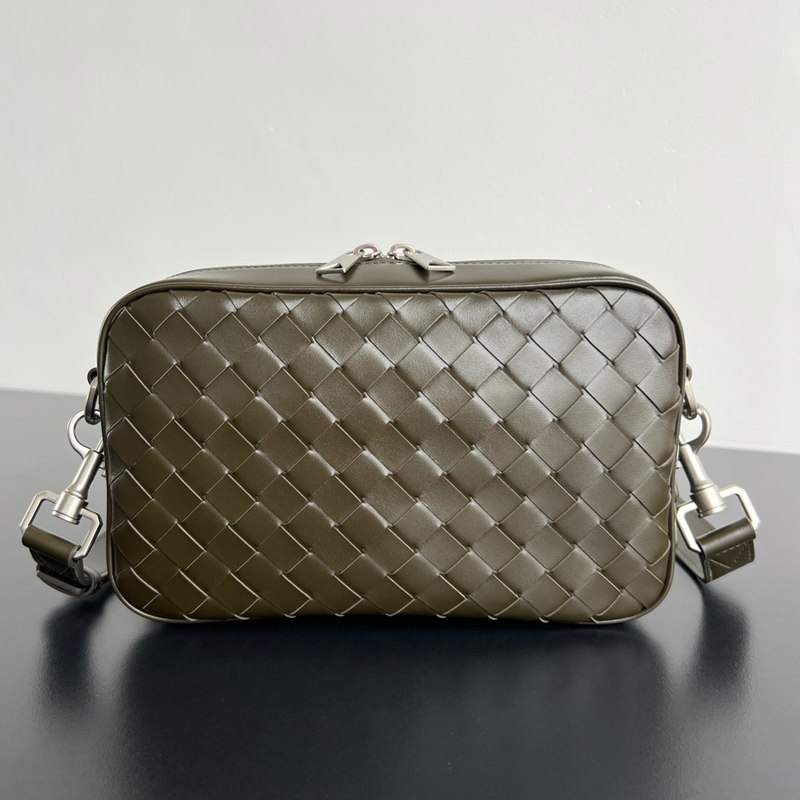 BOTTEGA VENETA レザーカメラバッグ メンズ 24.5×15×6cm
