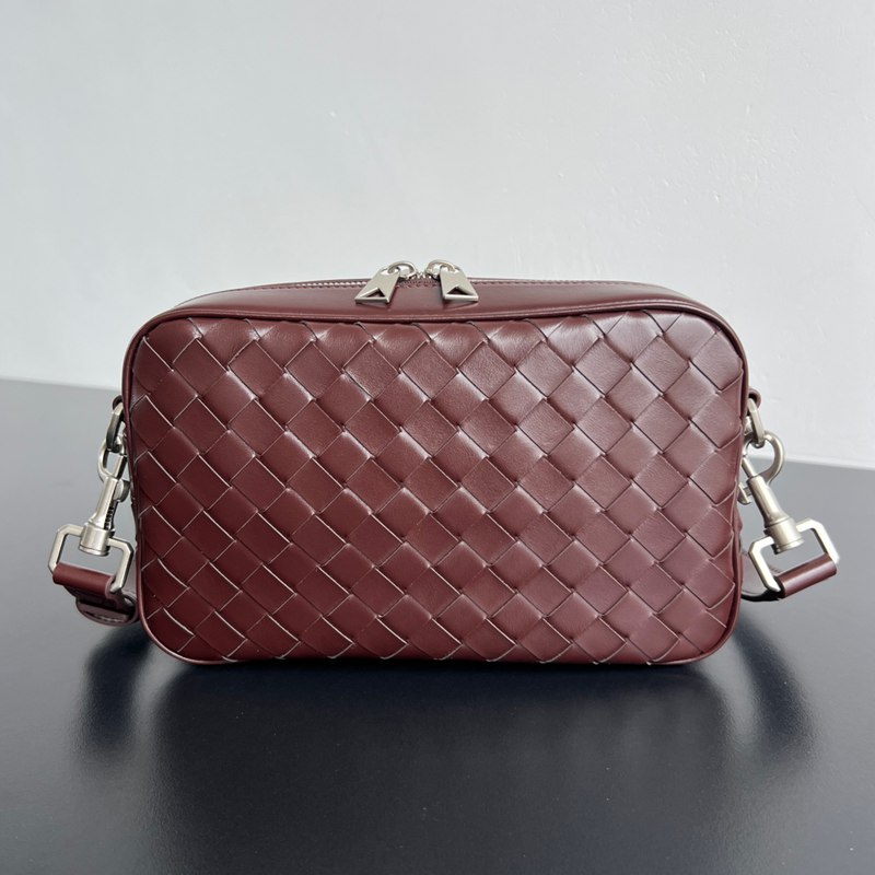BOTTEGA VENETA イントレチャート カメラバッグ メンズ 24.5×15×6cm