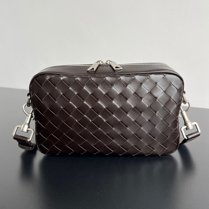 BOTTEGA VENETA カメラバッグ メンズ 24.5×15×6cm