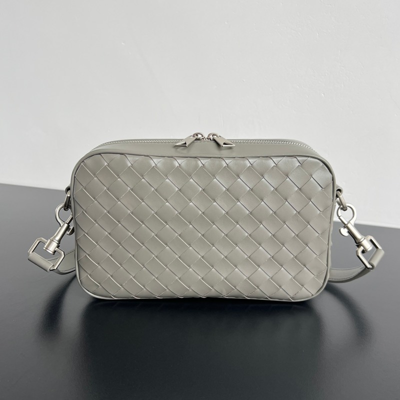 BOTTEGA VENETA カメラバッグ イントレチャート メンズ 24.5×15×6cm