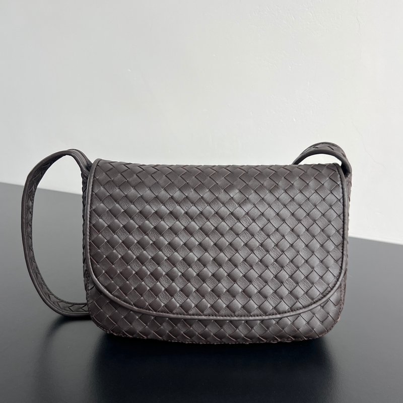 BOTTEGA VENETA ヴェネト シープレザー バッグ メンズ 26×18.5×5cm