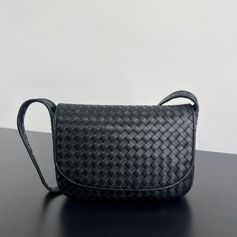 BOTTEGA VENETA ヴェネト レザーショルダー メンズ 26×18.5×5cm