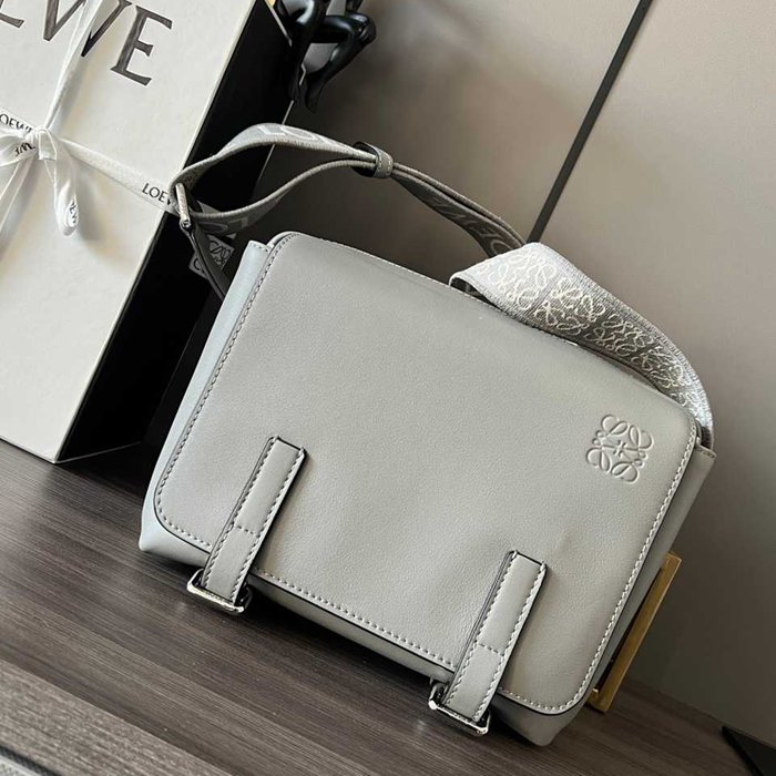 LOEWE ミリタリー メッセンジャーバッグ レザー×ジャカード メンズ 24.5×18×10.5cm