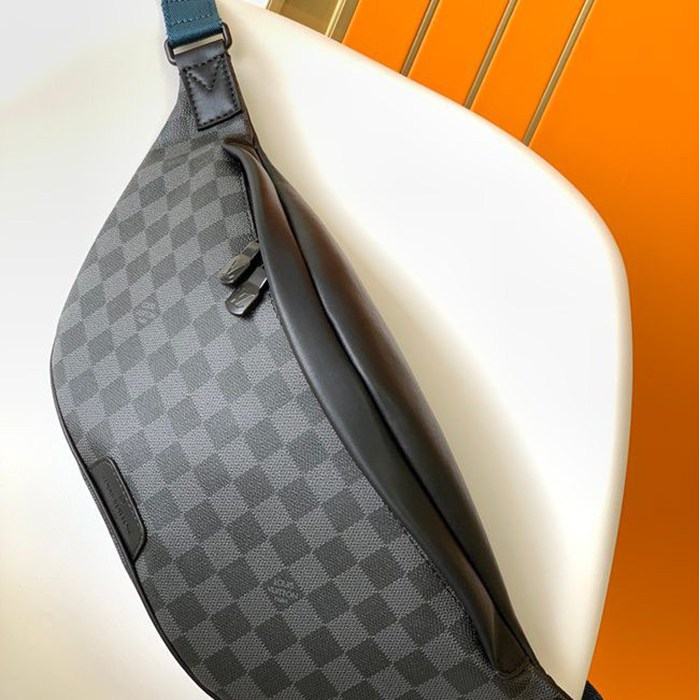LOUIS VUITTON ディスカバリー ウエストバッグ モノグラムシャドウ レザー メンズ 47×20×9cm
