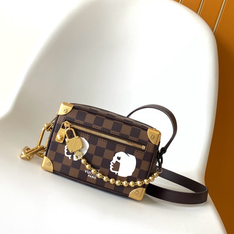 LOUIS VUITTON ミニソフトトランク モノグラムエクリプス ショルダーバッグ メンズ 18.5×13×8cm