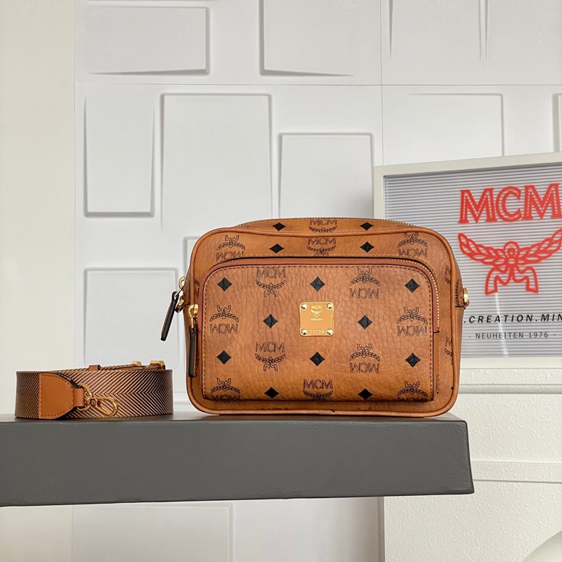 MCM アーレン ビゼトス カメラバッグ スモール メンズ 22×15.5×5.5cm