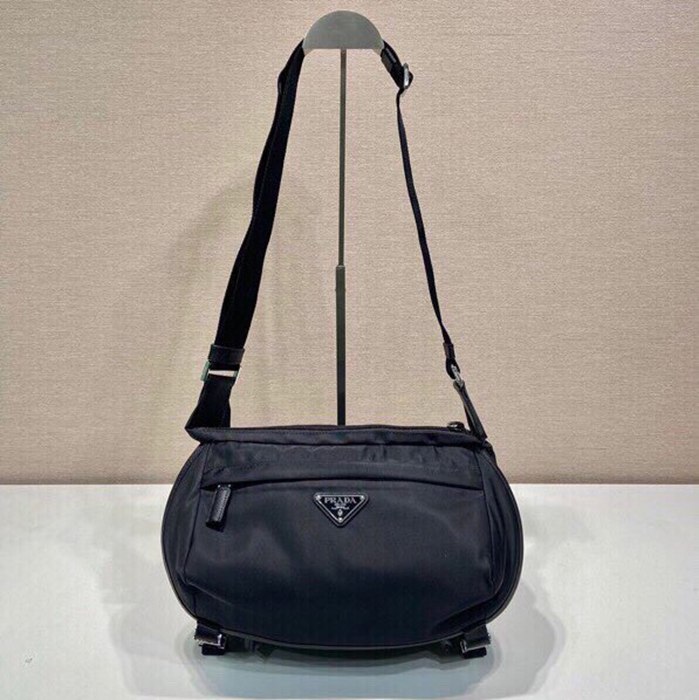 PRADA メッセンジャーバッグ リサイクルナイロン メンズ 27×15.5×14cm
