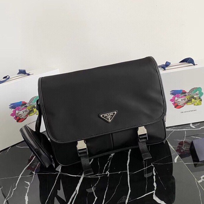 PRADA メッセンジャーバッグ リサイクルナイロン サフィアーノ メンズ 32×24×12cm