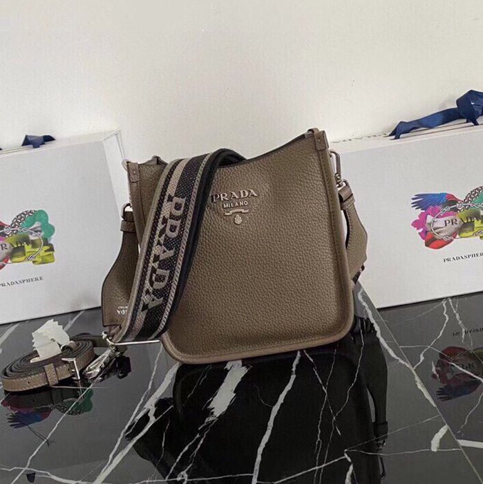 PRADA ショルダーバッグ ディアスキンレザー デュアルストラップ レディース 20×19×6cm