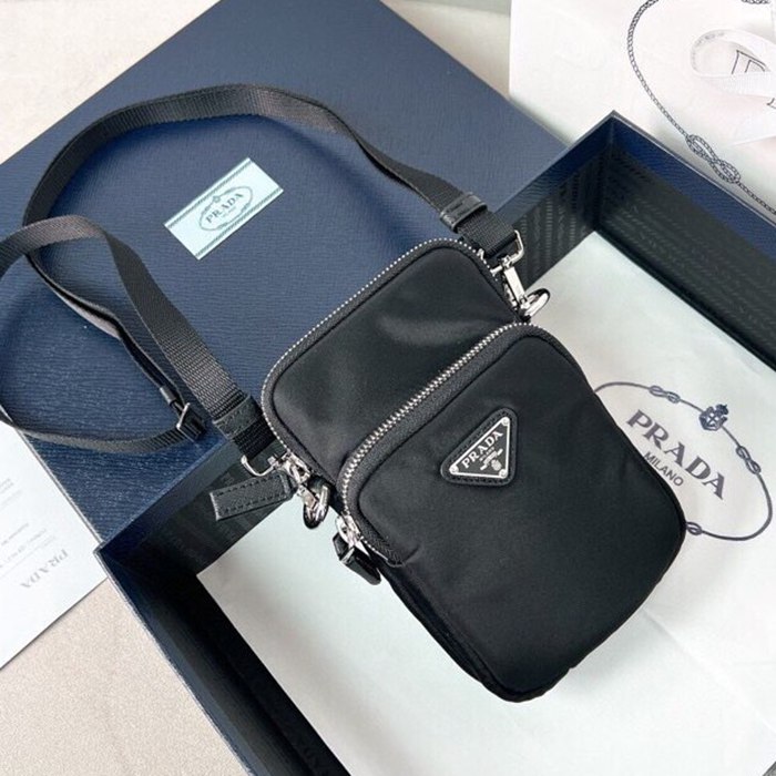 PRADA スマホポーチ パラシュートナイロン メンズ 11×17×4.5cm