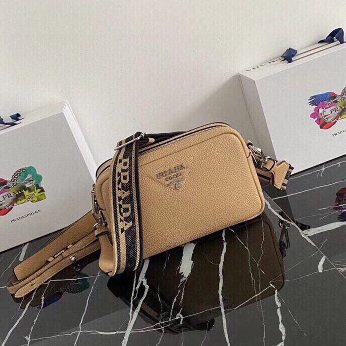 PRADA ショルダーバッグ ディアスキンレザー デュアルストラップ メンズ 22×14×8cm