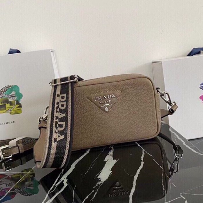 PRADA ショルダーバッグ ディアスキンレザー デュアルストラップ メンズ 19×12×6cm