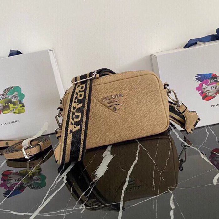 PRADA ショルダーバッグ ディアスキンレザー デュアルストラップ メンズ 19×12×6cm