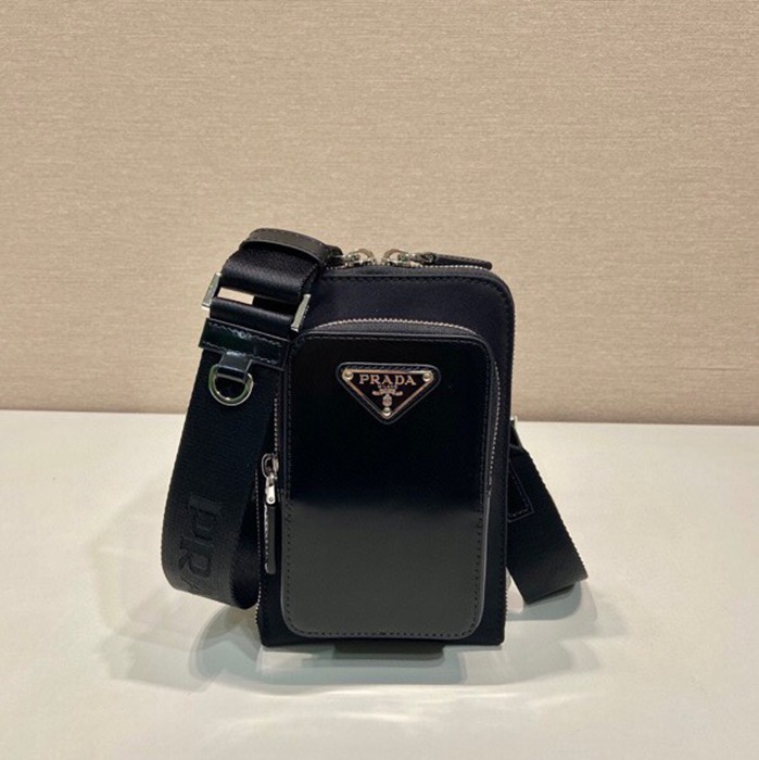 PRADA スマホポーチ リサイクルナイロン レザー メンズ 11.5×18×4cm