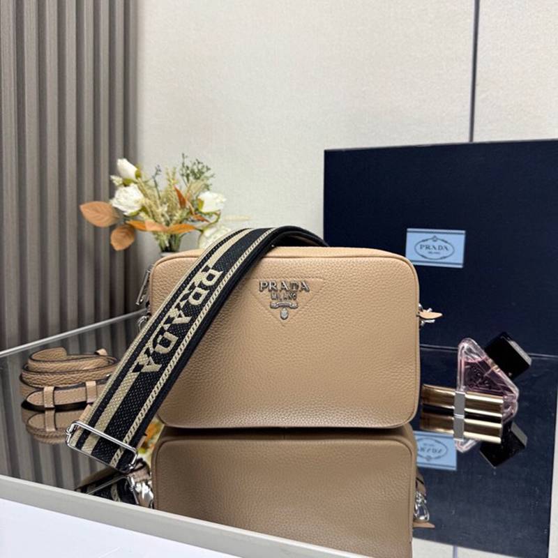PRADA ショルダーバッグ ディアスキンレザー デュアルストラップ メンズ 22×14×8cm