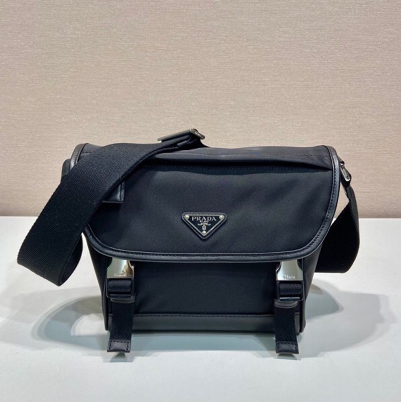 PRADA メッセンジャーバッグ リサイクルナイロン メンズ 20×19×10cm