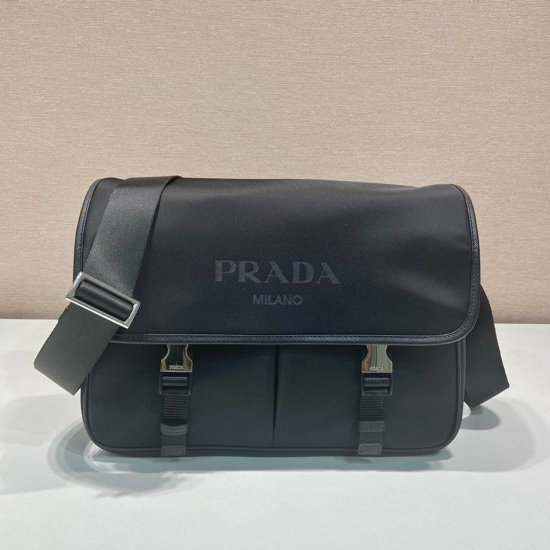 PRADA メッセンジャーバッグ リサイクルナイロン メンズ 32×24×12cm