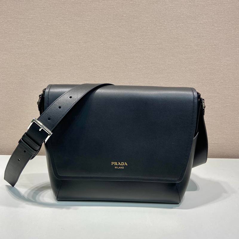 PRADA メッセンジャーバッグ カーフレザー メンズ 30×27.5×15cm