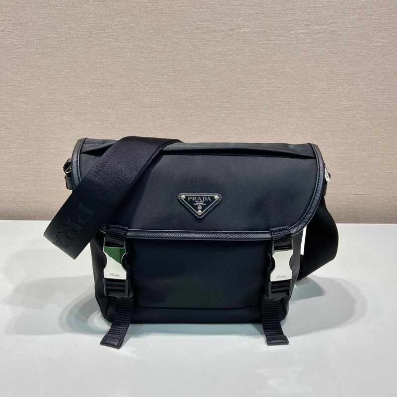 PRADA メッセンジャーバッグ リサイクルナイロン メンズ 20×19×10cm