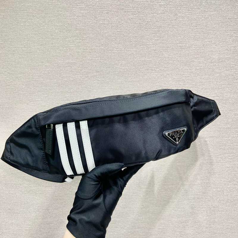 PRADA×アディダス ウエストバッグ リサイクルナイロン メンズ 26×12×7cm